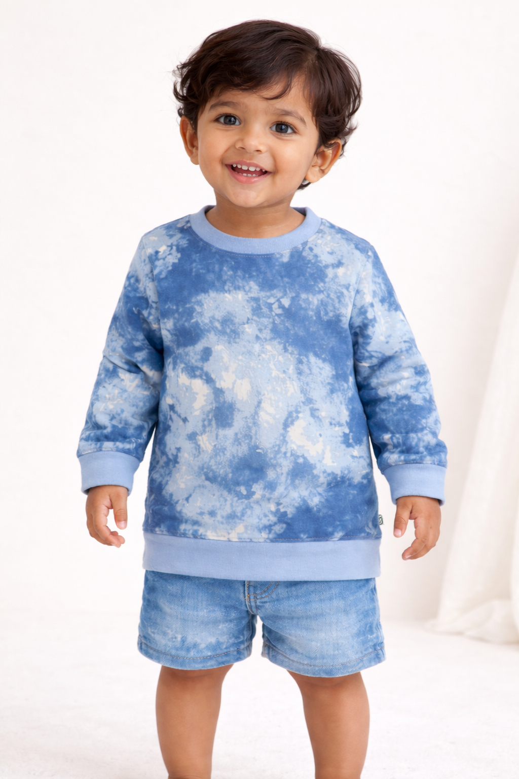 Cozy Clouds Unisex Tie-Dye Sweatshirt (Blue & White)