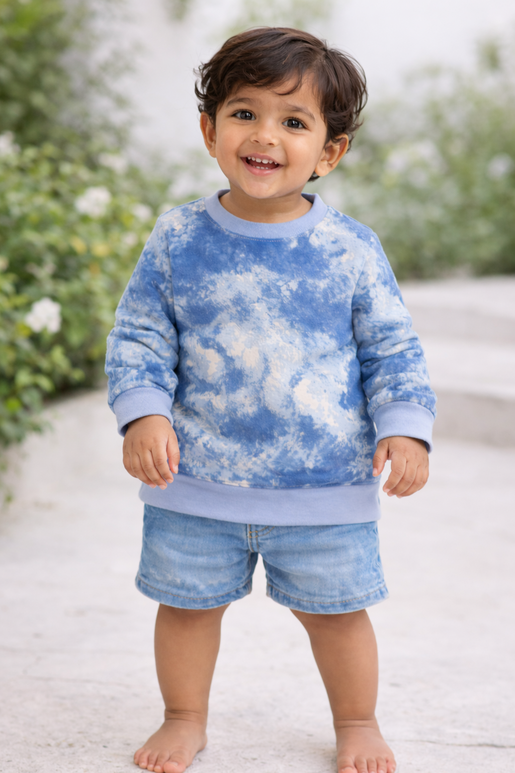 Cozy Clouds Unisex Tie-Dye Sweatshirt (Blue & White)