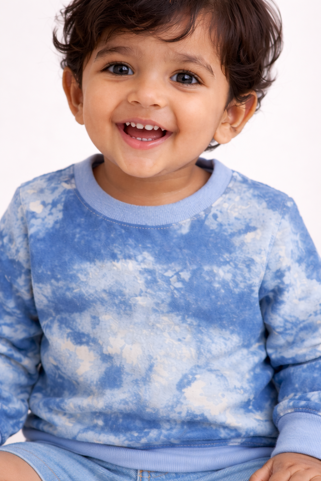 Cozy Clouds Unisex Tie-Dye Sweatshirt (Blue & White)