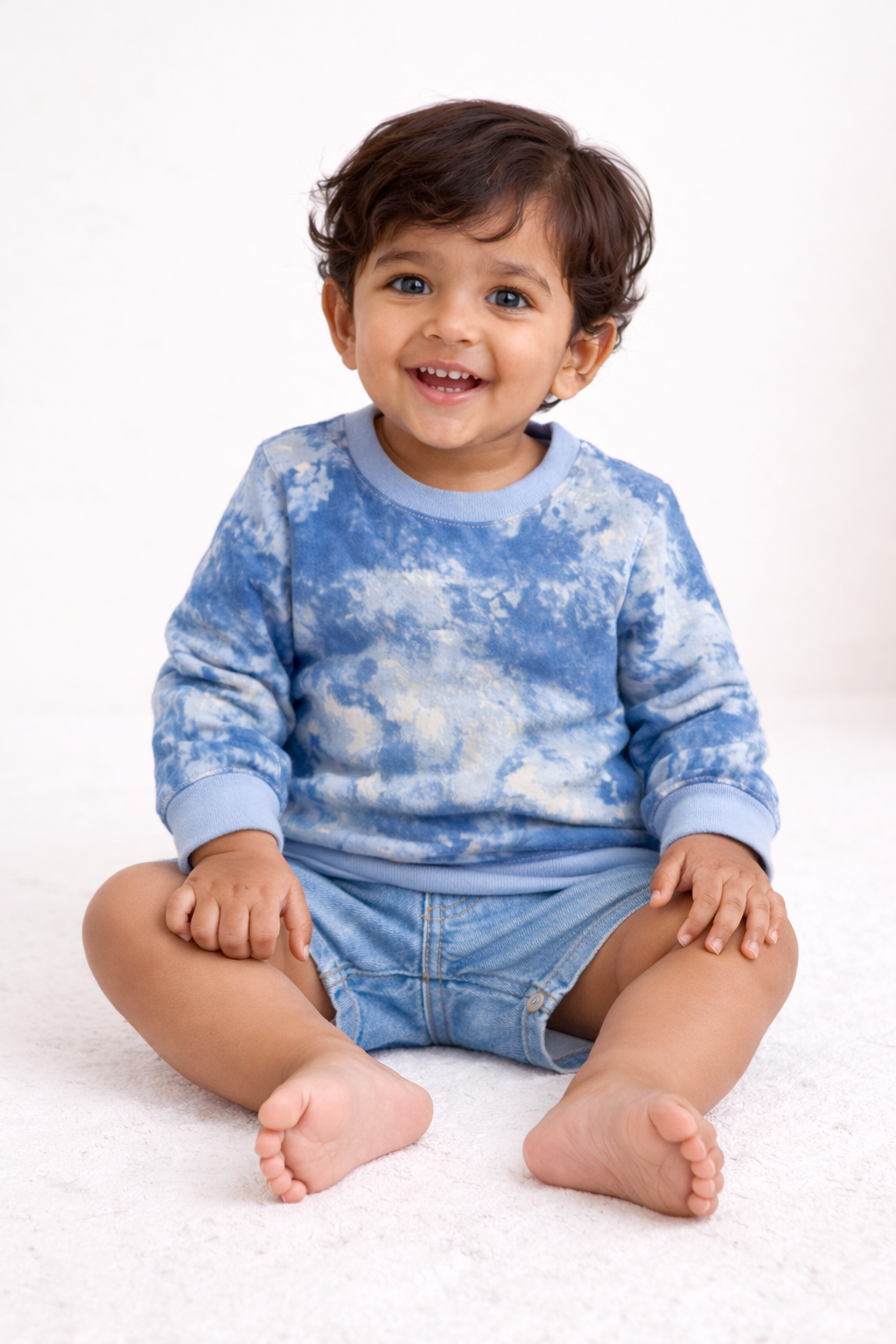 Cozy Clouds Unisex Tie-Dye Sweatshirt (Blue & White)